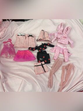 Rainbow high pink clothes lot